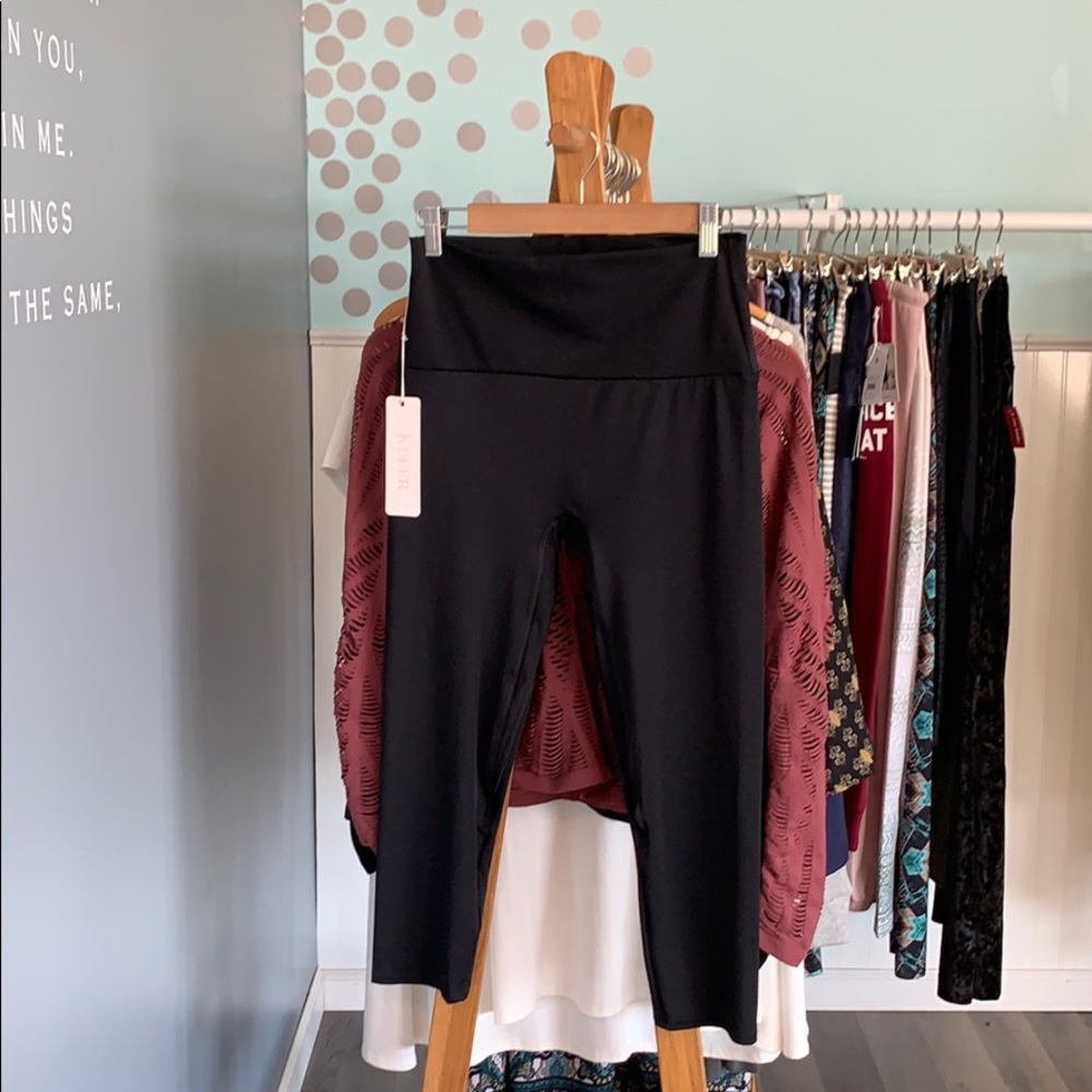 Black capris